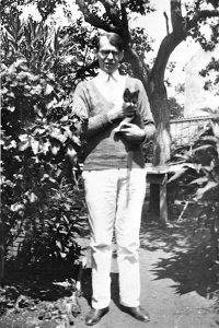 Владислав Ходасевич и его кот Наль. Франция, 1931 г.