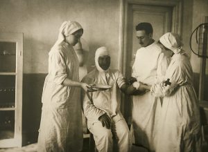 Фотография из архива госпиталя им. Мандрыки. Начало XX в.