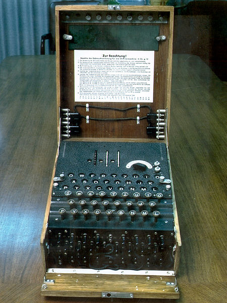 Трёхроторная военная немецкая шифровальная машина "Энигма" 